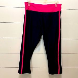 Womens Capri length athletic workout pants. Steve Madden size large